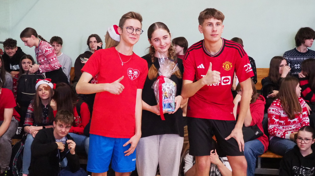 Zdjęcie Mikołajki_2023 (120)96687a43-b5da-45a5-a442-d5ebd999b588.jpg w galerii Mikołajki w II LO